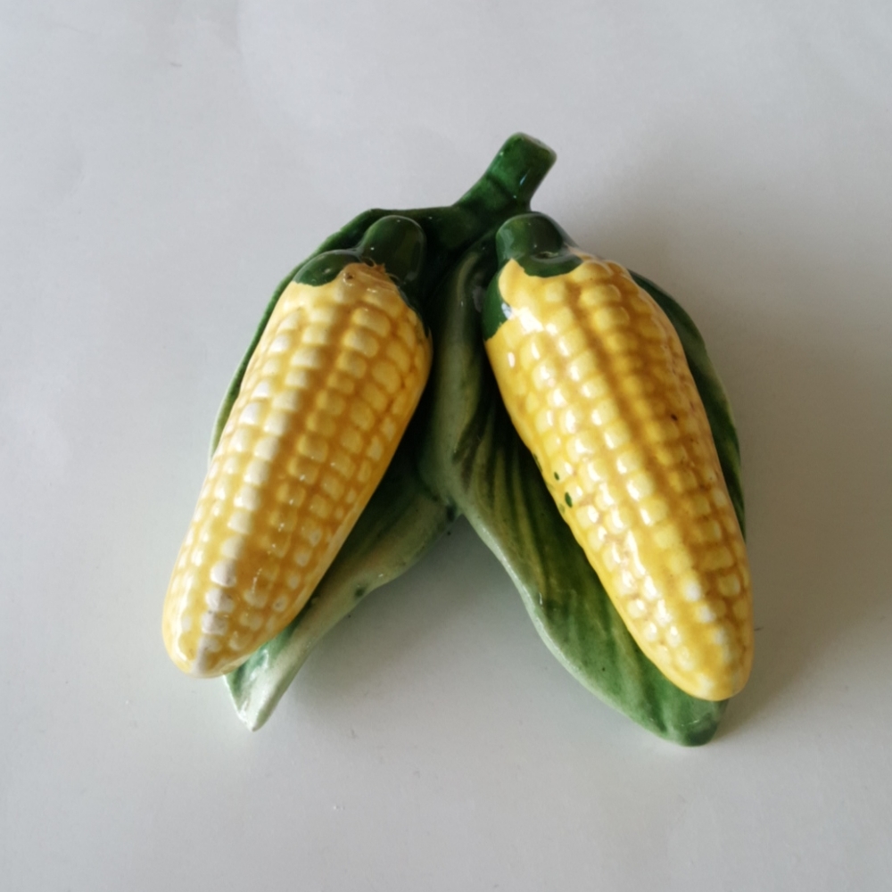 S &P Corn Cobs and Husk Salt & Pepper Vintage Shakers